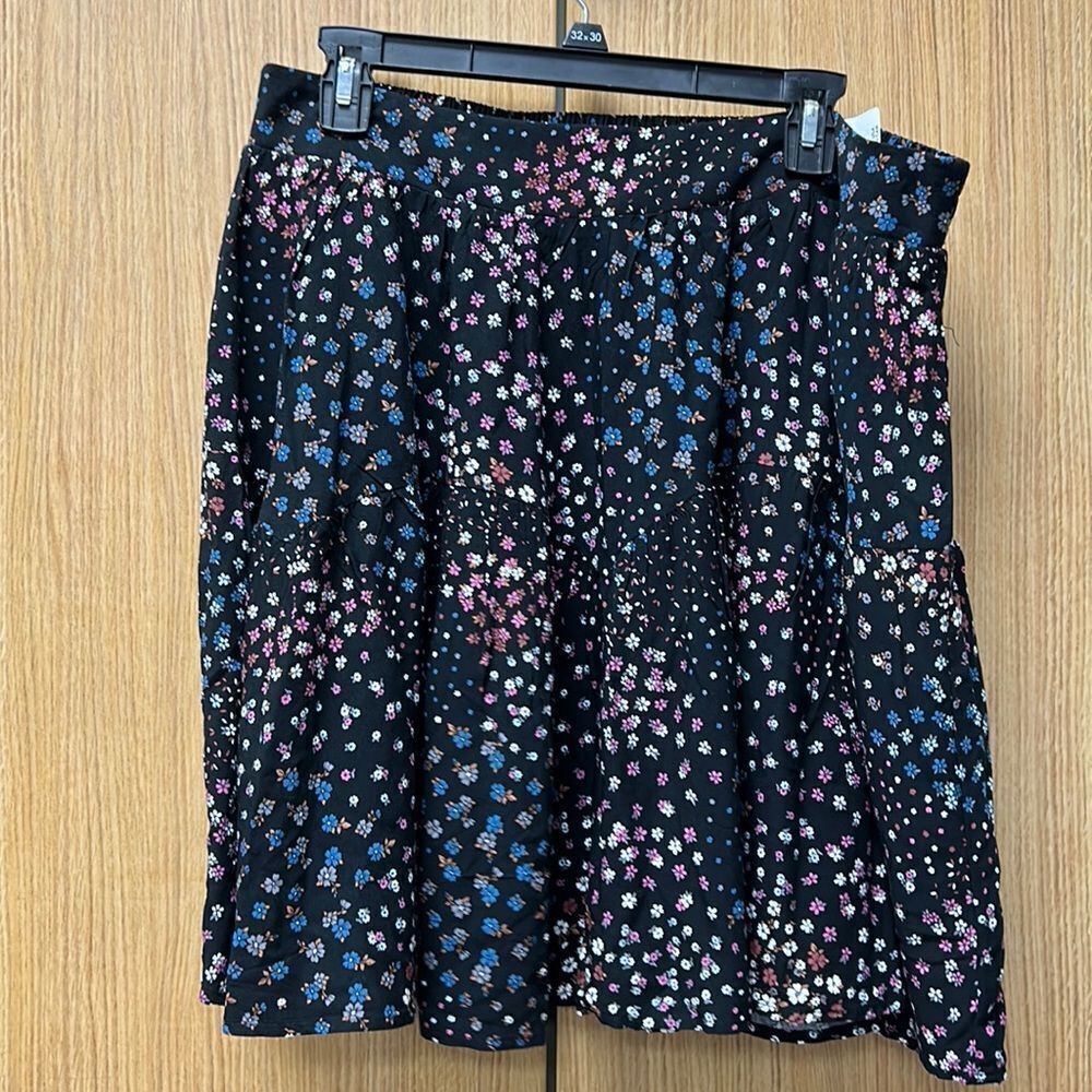 NWT TORRID mini Challis Tiered Skater Skirt Daises Black L 12